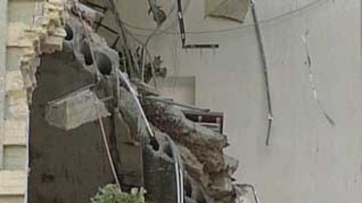 Комиссия расследует причины обрушения фасада дома в Киеве