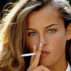 Число женщин-курильщиц в мире приблизилось к количеству курящих мужчин