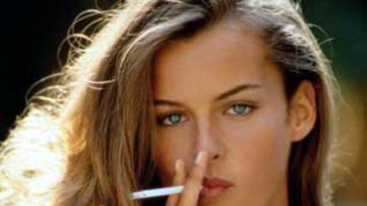 Число женщин-курильщиц в мире приблизилось к количеству курящих мужчин