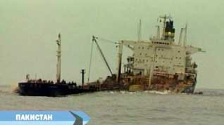 У берегов Пакистана потерпел аварию танкер, 7 тысяч тонн нефти вылилось в море