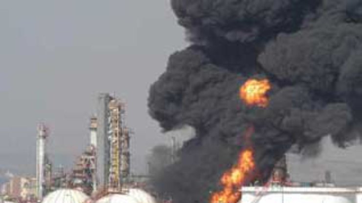 Мощный взрыв на нефтеперерабатывающем заводе в Испании