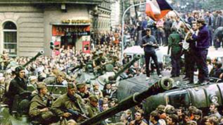 35 лет назад советские танки подавили "пражскую весну"