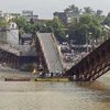 В Индии 32 человека получили травмы в результате обрушения моста