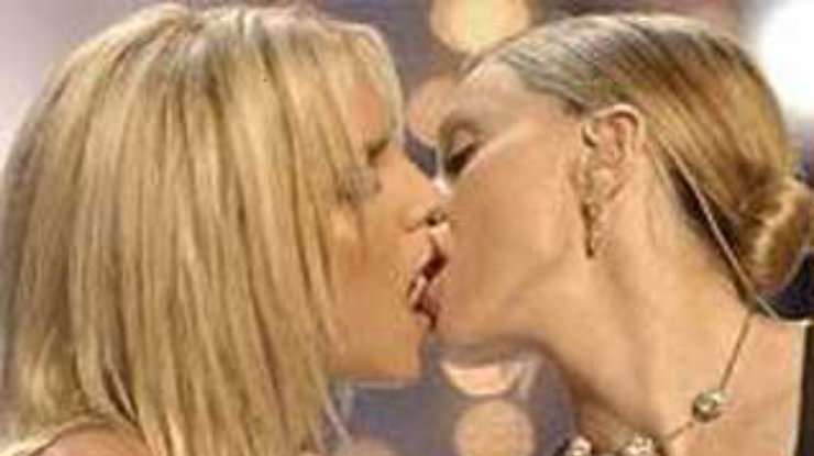 Страстные поцелуи Мадонны, Бритни и Кристины шокировали публику