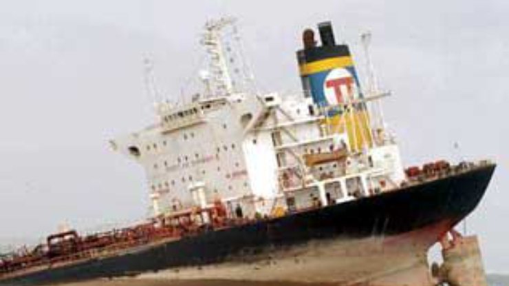 Пакистан требуют компенсацию от владельцев танкера Tasman Spirit