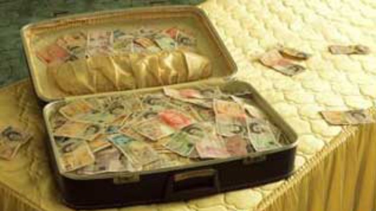 Школьник нашел 10 тысяч фунтов стерлингов и сдал их в полицию