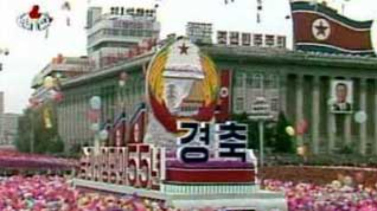 Парад в Пхеньяне. Воздушные шарики вместо баллистических ракет