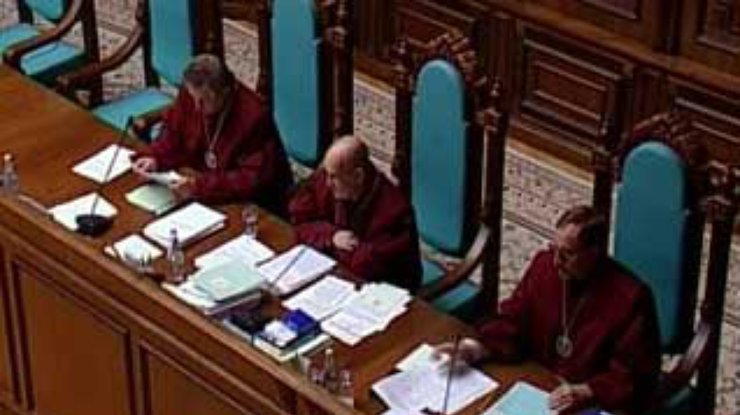 КС рассматривает представление депутатов о бесплатности образования