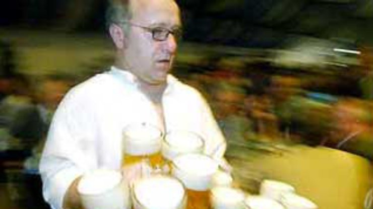 На пивном фестивале "Октоберфест" в Мюнхене было выпито 6,5 миллионов литров пива