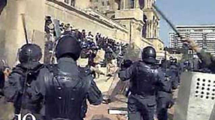 Азербайджанская полиция применила против оппозиции газ, водометы и дубинки