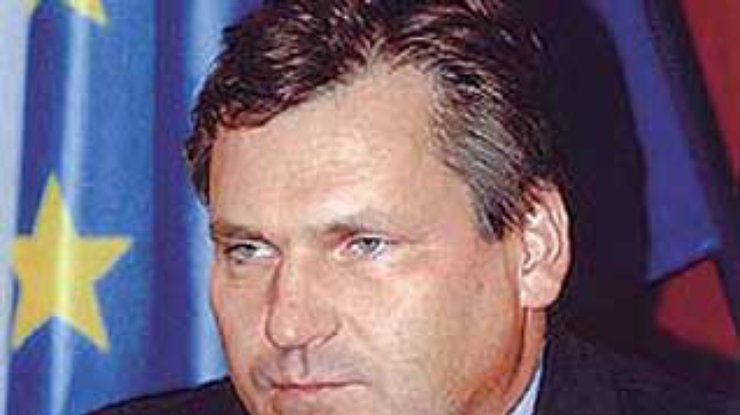 Квасьневский будет выполнять обязанности президента Польши до декабря 2005 года