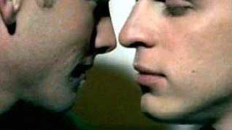 За показ на экране мужcкого поцелуя греческий телеканал заплатил 100 тысяч евро