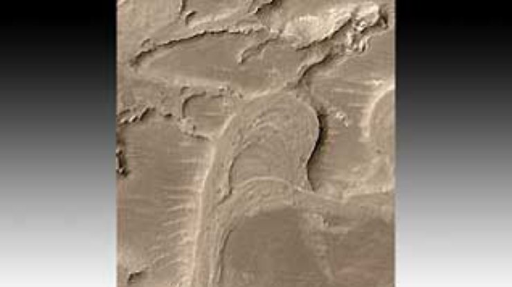 На поверхности Марса обнаружены реки и озера