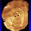 Британские археологи обнаружили солнечный золотой диск, которому 4 тысячи лет