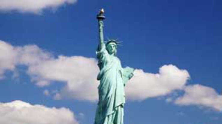 Мэр Нью-Йорка просит у американцев денег на открытие статуи Свободы