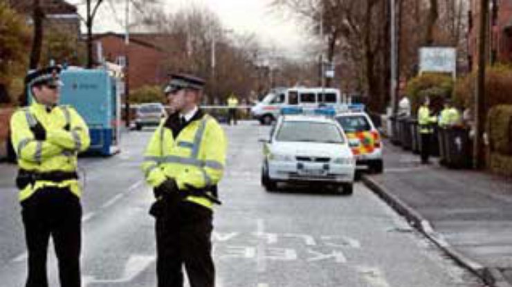 Британская полиция допрашивает двоих задержанных террористов