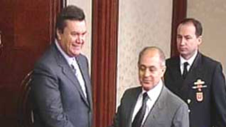 Янукович вернулся из Турции