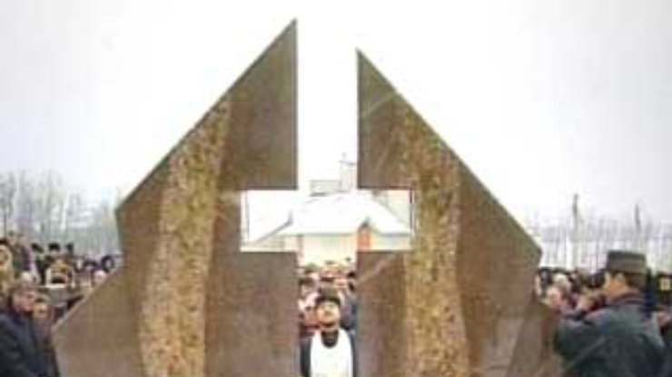 В Харькове установлен памятник авиаторам, погибшим год назад в Иране