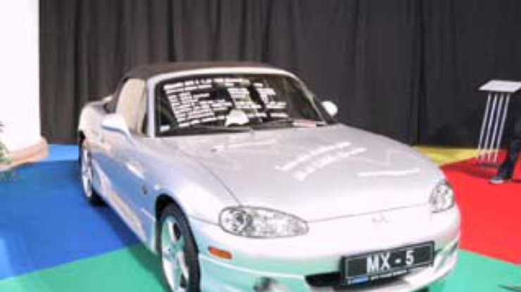 Mazda представит в Японии две ограниченные версии моделей MX-5 и RX8