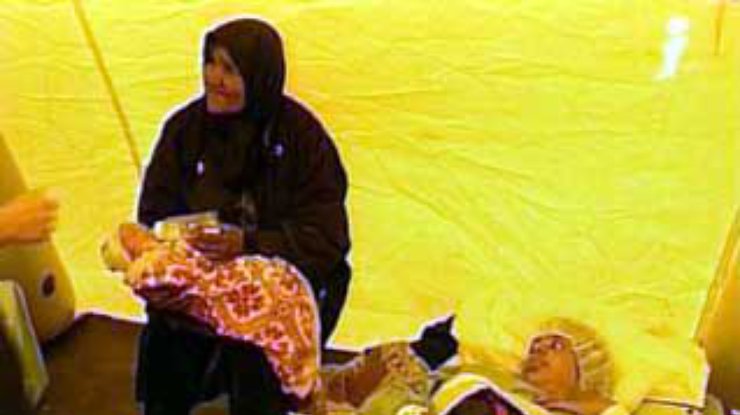 В разрушенном землетрясением иранском городе Бам на свет появились трое малышей