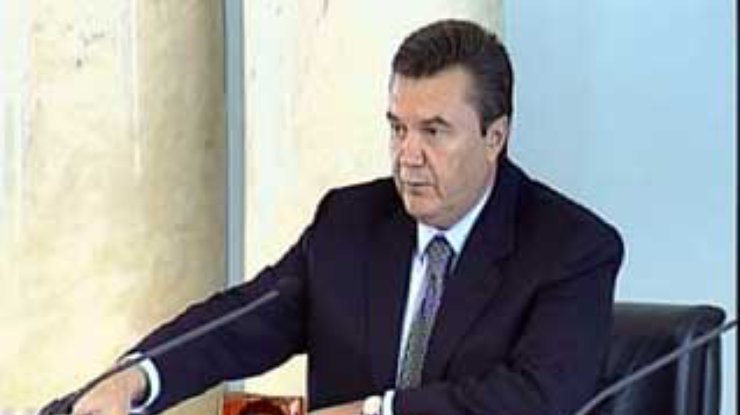 Янукович уверен, что Кабмин в 2004 не допустит повторения зернового кризиса