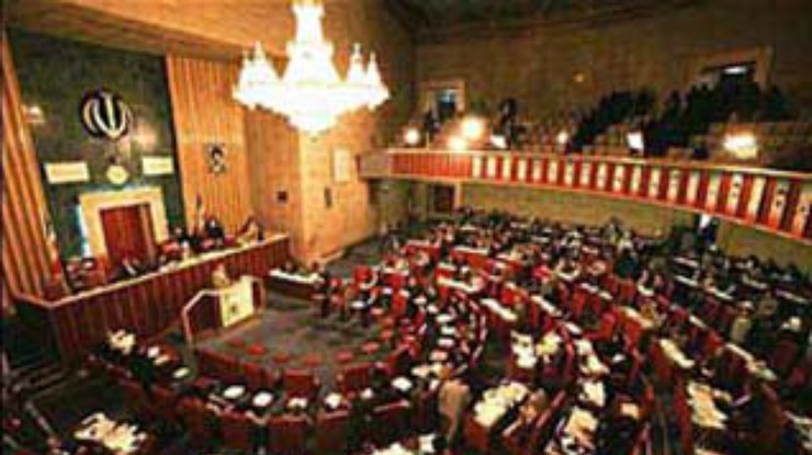 Более 100 депутатов иранского парламента подали в отставку (дополнено 10:40)