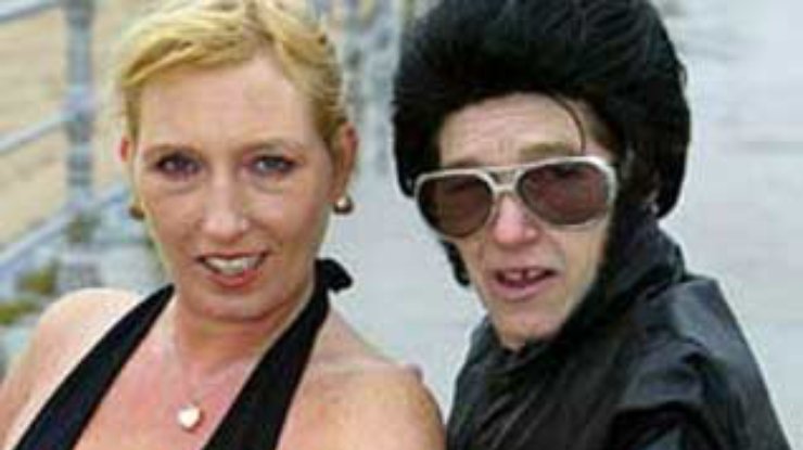 У двойников Элвиса женское лицо