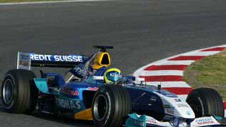 Пилот Sauber Фелипе Масса разбил болид в Барселоне, но сам остался цел