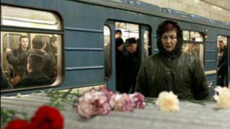 "Автозаводскую" засыпают цветами