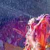 Финальный парад бразильского карнавала прошел под проливным дождем
