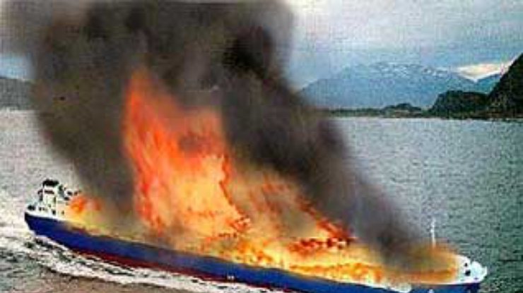 У восточного побережья США взорвался танкер со спиртом