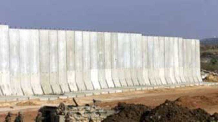 Верховный Суд Израиля распорядился приостановить строительство "защитной стены" в районе Иерусалима