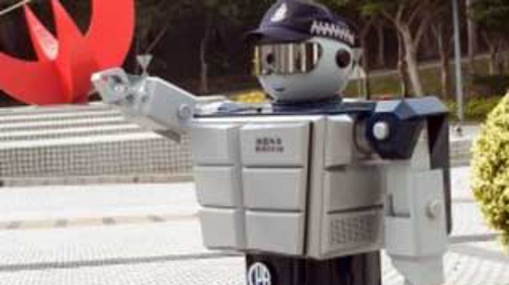 Робот-полицейский на улицах Гонконга