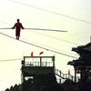 Китайский акробат проведет 27 дней на канате, чтобы попасть в Книгу рекордов Гиннеса
