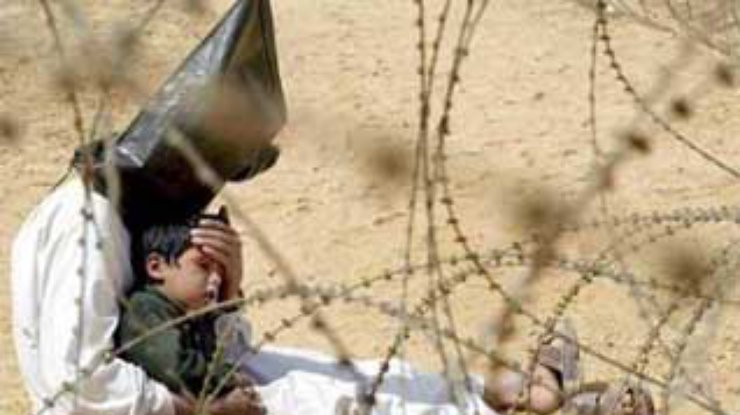 Офицеры армии США обвинены в жестоком обращении с заключенными иракцами