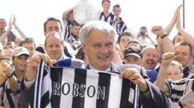71-летний Бобби Робсон продлил контракт с "Ньюкаслом" еще на год