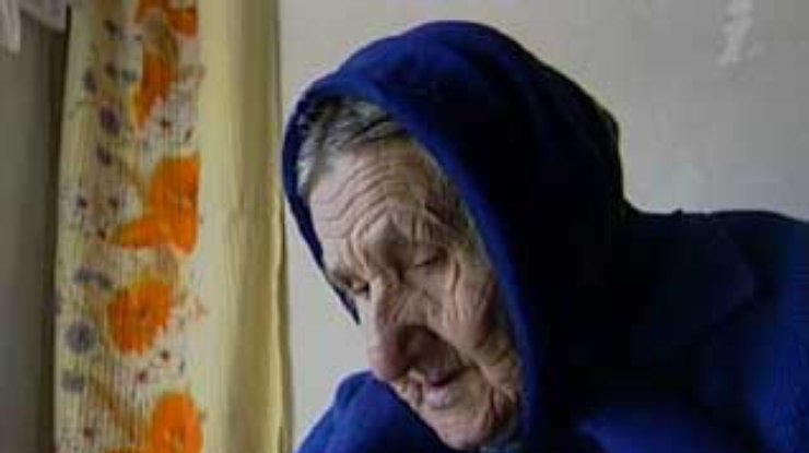 В Волынской области азы науки постигает 92-летняя первоклассница