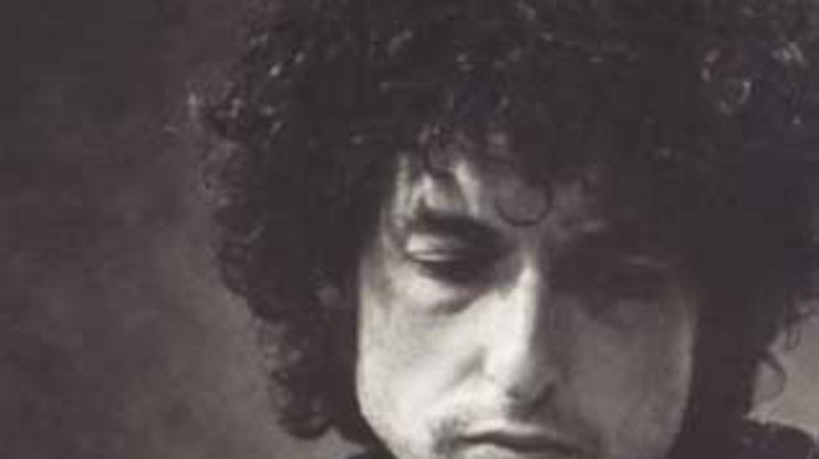 Боб Дилан на телеэкране в нижнем белье