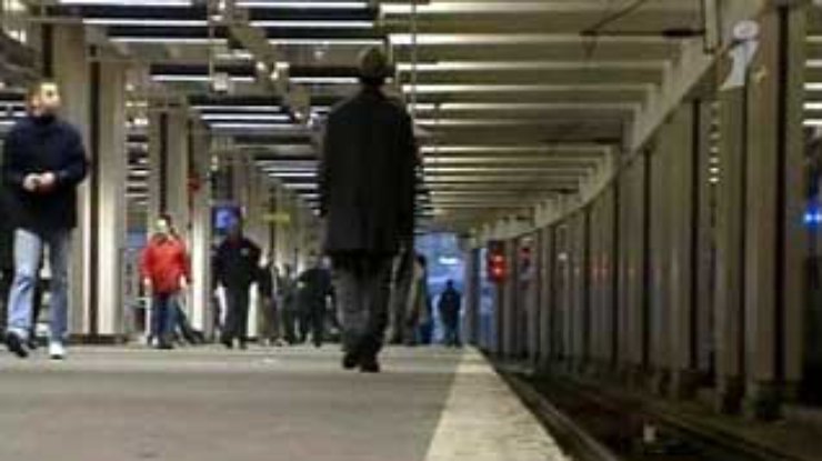 Несколько станций парижских электричек были закрыты из-за угрозы теракта
