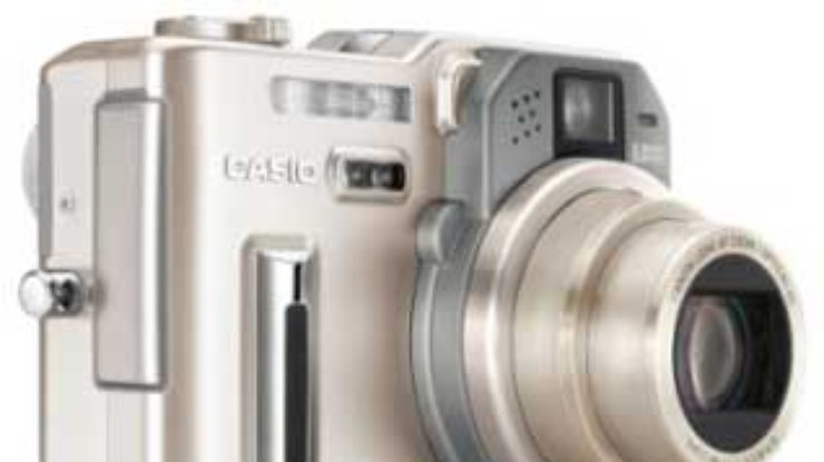 Casio привезла на "Фотофорум 2004" фотоаппараты серии Exilim
