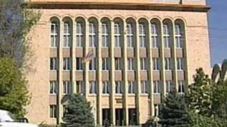 В здании парламента Армении повесилась 45-летняя сотрудница