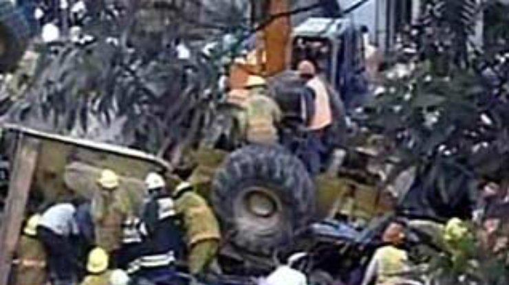В Колумбии экскаватор упал на школьный автобус: 23 ребенка погибли, 24 ранены