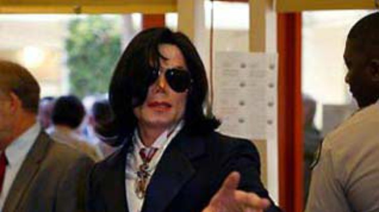 Майкл Джексон возвращается в суд: его жизнь под угрозой