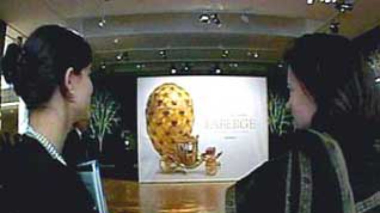 Уникальная коллекция пасхальных яиц работы Фаберже прибывает в Москву