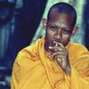 Буддистским монахам в Таиланде запретят курить