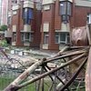 Строительный кран упал во двор детского сада в центре Киева