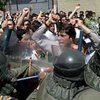 В Тегеране студенты пикетируют британское посольство