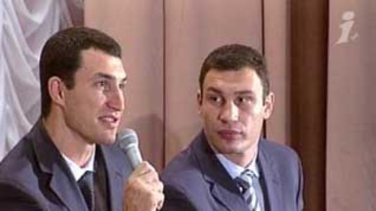 Братья Кличко получили от Кабмина грамоту