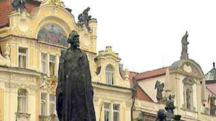 В Праге проходит фестиваль огромных скульптур
