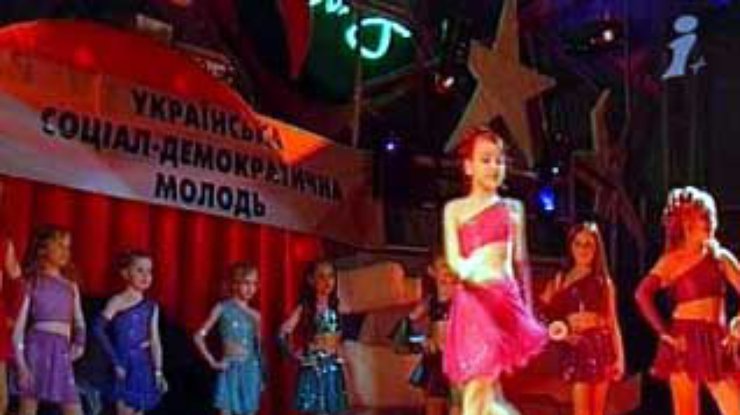 В Киеве прошел конкурс красоты "Мисс-второклашка"
